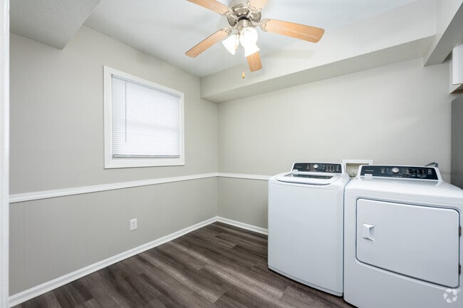Carlton - Dining/Laundry Room