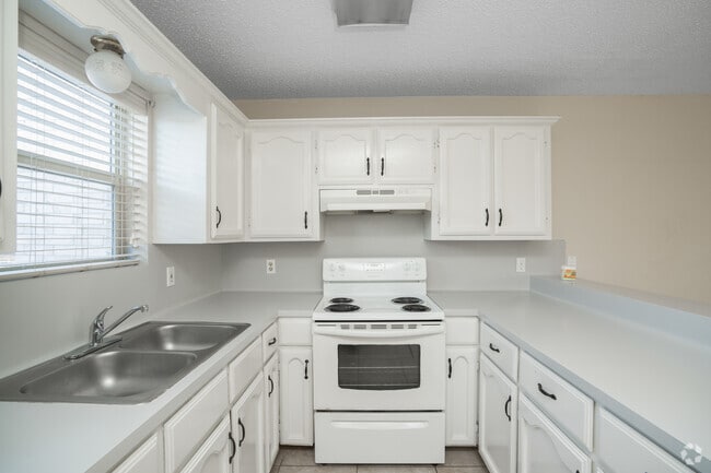 2BR, 1BA - 848SF - Kitchen