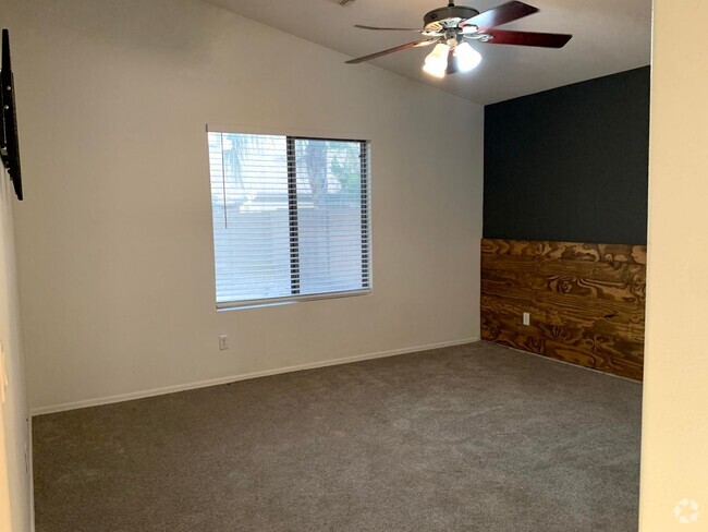 Building Photo - 3 BEDROOM 2 BATH CORNER LOT HOME WITH 2 CA...