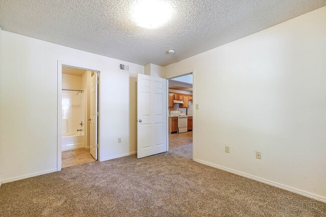 Bedroom - Village Square of Jacksonville