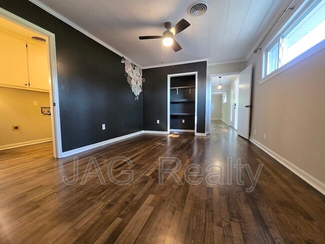 Photo - 328 W Liberty St