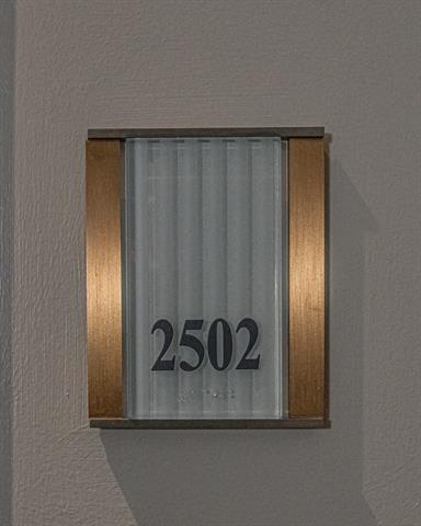 500 Throckmorton St Unit 2502