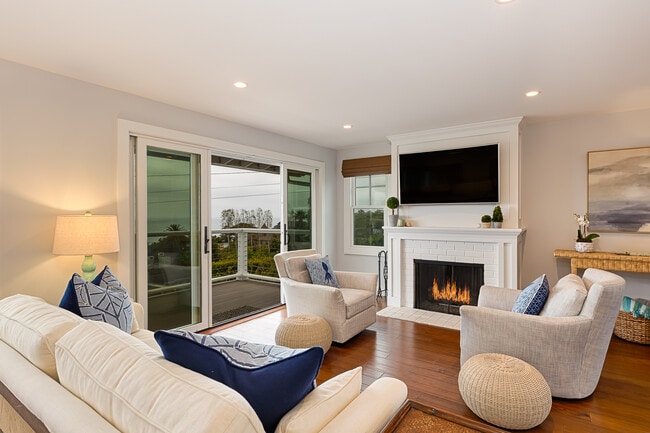 Photo - 2430 Whitney Ave