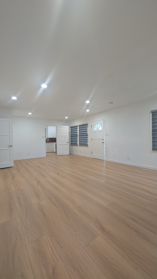 Photo - 3232 Brookhill St