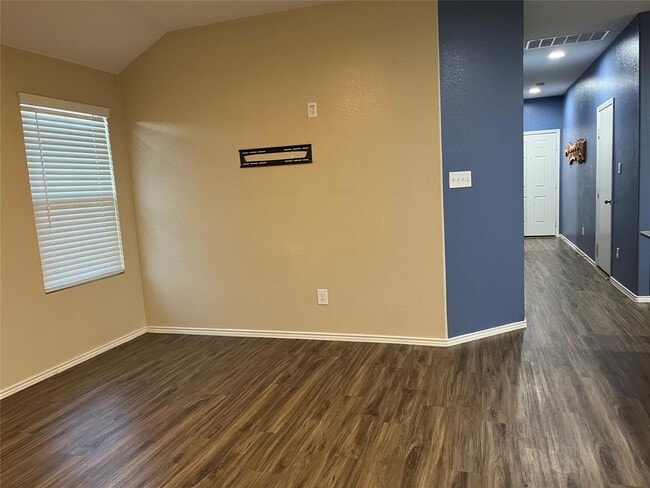 Photo - 104 Granville Ct