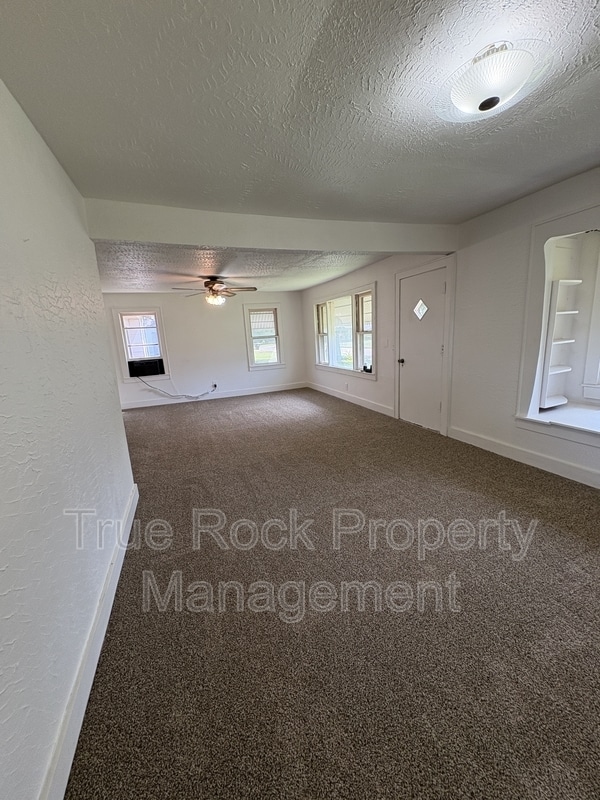 Photo - 730 W 4th St