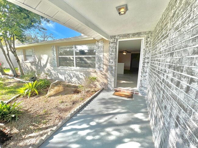Building Photo - Updated 3BD/2BTH Home on Corner Lot