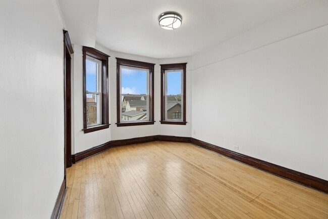 Photo - 3213 S Lituanica Ave Unit 1F