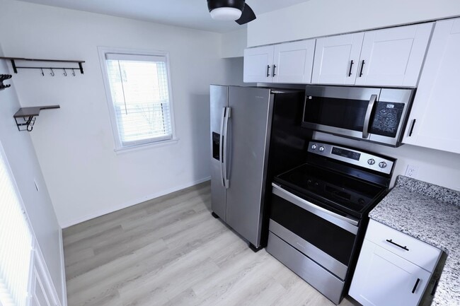 Photo - 843 Davies Ave