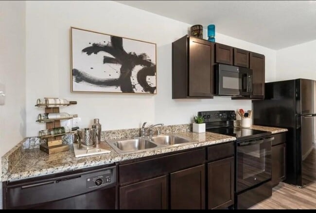 Photo - 7929 Ethel St