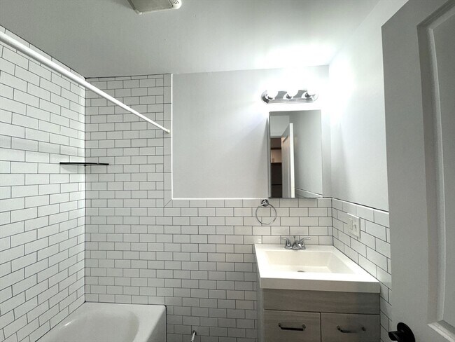 Photo - 625 Main St Unit 4