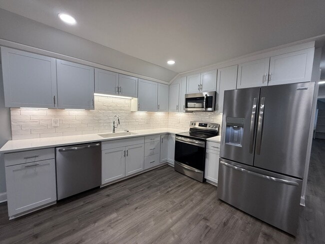 Building Photo - 2023 Moores Ford Rd Unit 2023 Moores Ford Rd