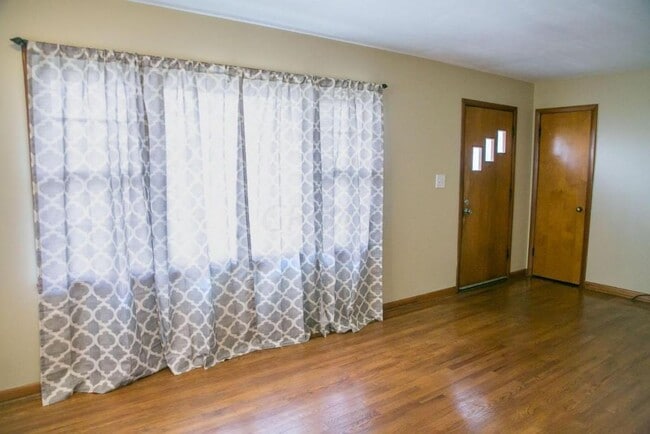 Photo - 1306 Zettler Rd