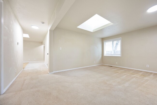 Photo - Spacious 5 bed/2 bath in SE Portland