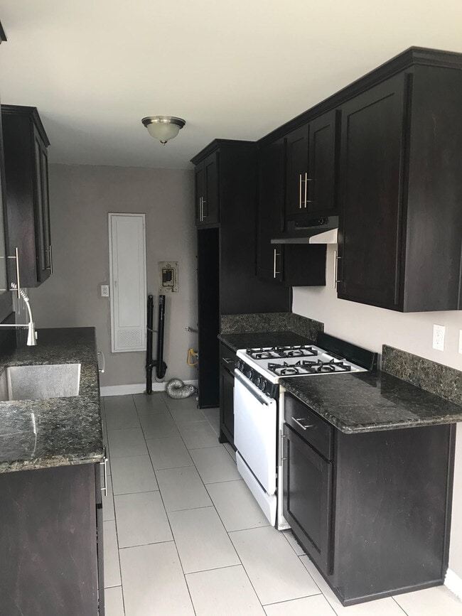 Building Photo - 1241 W 102nd St Rental