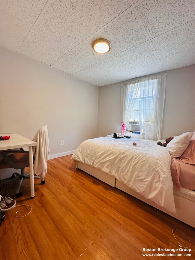 Photo - 1572 Tremont St Unit 3