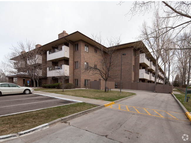 Primary Photo - Courtyard at Lakewood Rental