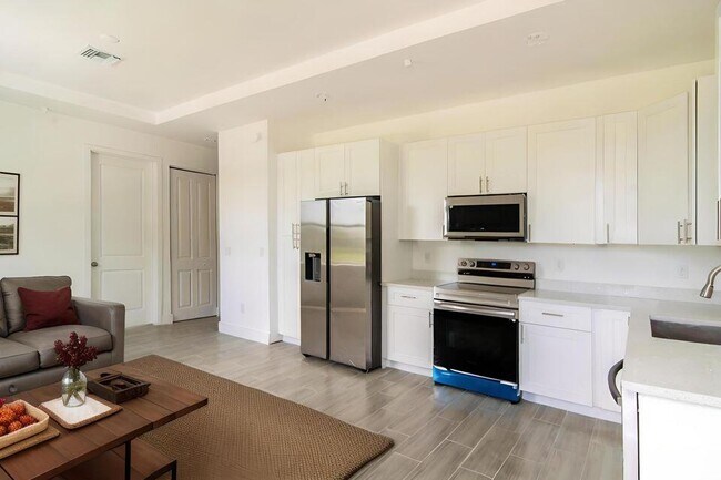 Photo - 260 Rotonda Blvd W