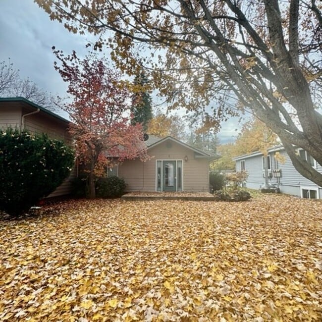 Building Photo - 522 W Summit Ave Unit 1