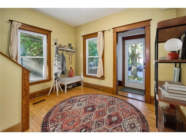 Photo - 894 23rd Ave SE