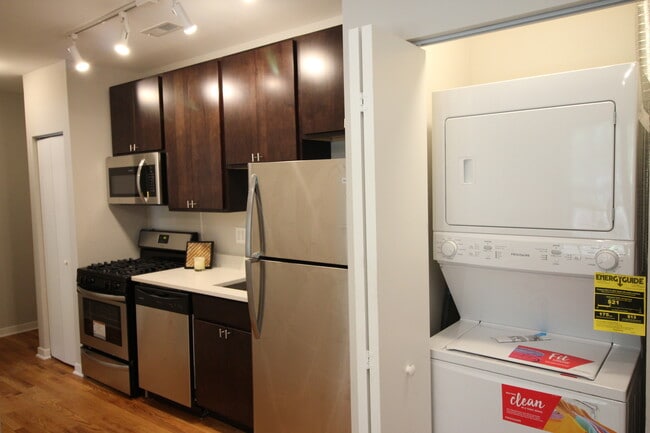 Photo - 3104 W Sunnyside Ave Apartments Unit 2R