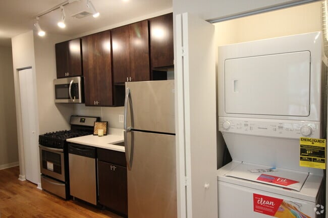 Building Photo - 3104 W Sunnyside Ave Unit 2R Rental