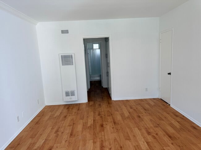 Living Room - 4451 Murietta Ave Unidad #17