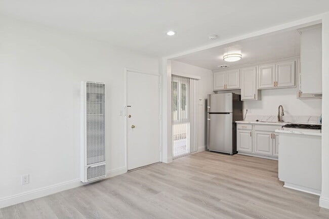 Photo - 337 Rexford Dr Unit 1