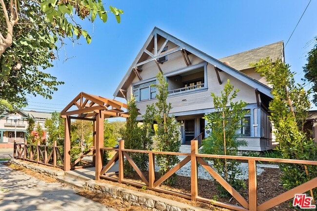 Building Photo - 1054 Maine Ave