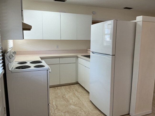 Photo - 2BR Home Near Merchants Walk, Walmart & Polk Parkway