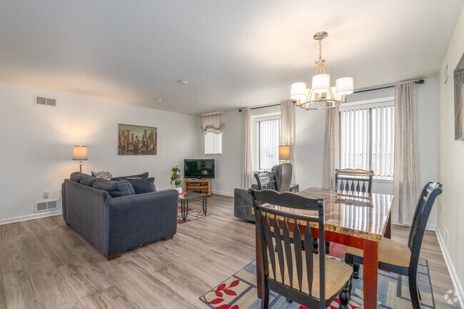 2BR, 2BA - 1,100SF - Dining Room