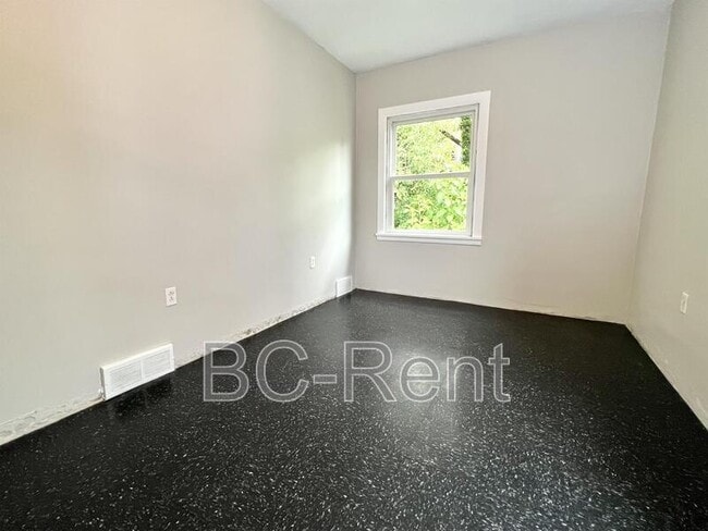 Photo - 635 3rd Ave