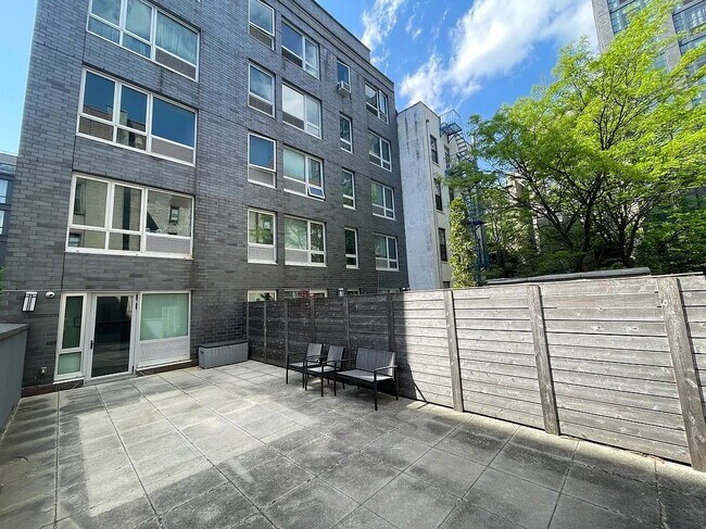 Photo - 164 Attorney St Unidad 204