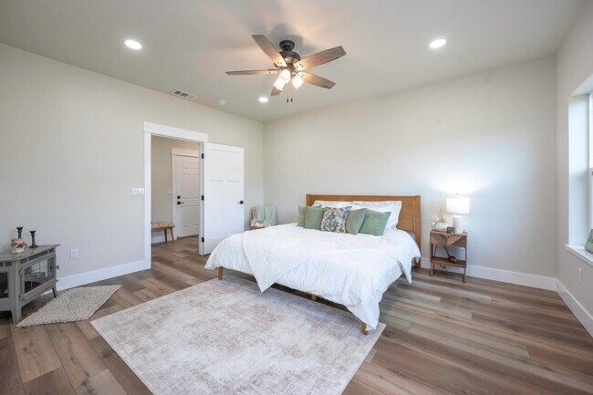 Photo - 2775 Village Dr