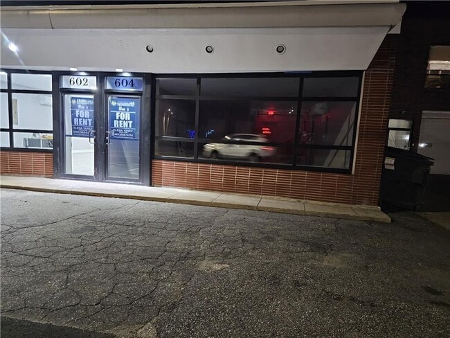 Building Photo - 602 Warwick Ave