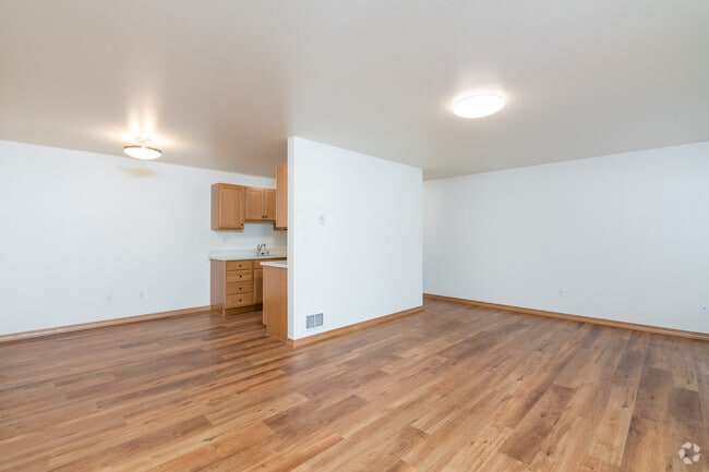 1BD, 1BA - 694-730SF - Executive Estates