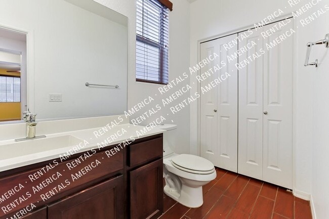 Photo - 137 E Carob Dr