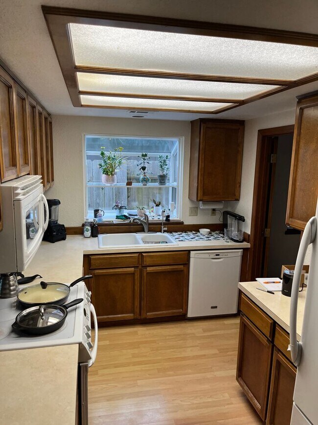 Photo - 570 Velopa Ct