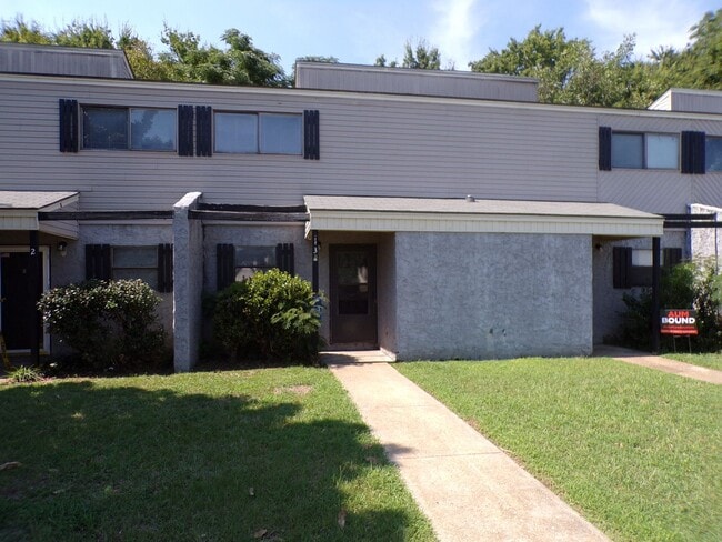 Building Photo - Anthony Circle Townhomes, Enterprise, AL