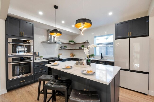 Photo - Modern Room – Private, Efficient, and Styl... Unit Budapest