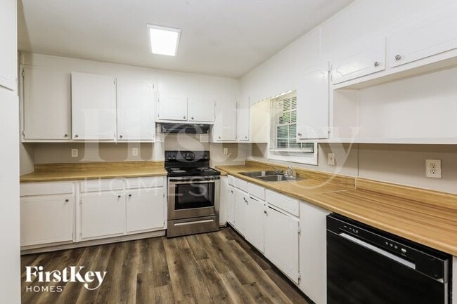 Photo - 6989 Adel Ln
