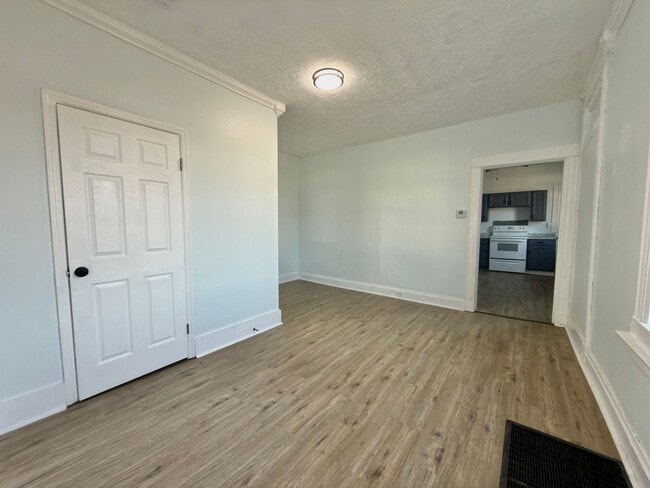 Photo - 5912 Elmwood Ave