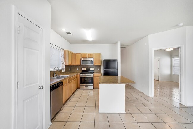 Building Photo - 1102 Grassy View Dr Rental