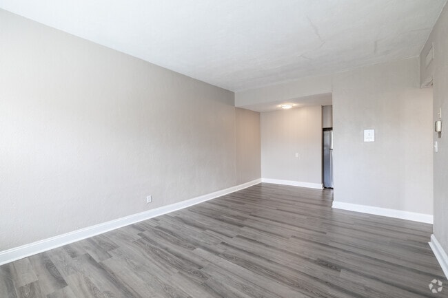 2BR, 1BA - 750SF - Living Room - Reservoir Court