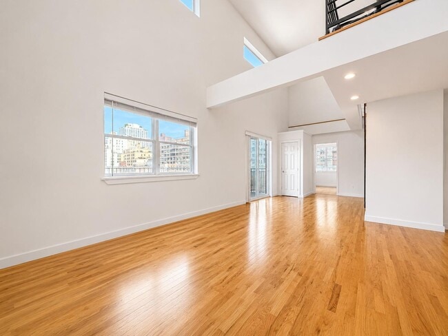 Photo - 401 E 68th St Unidad PHB
