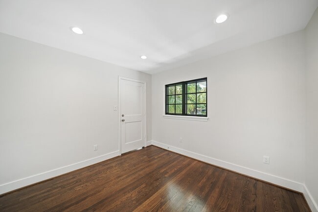 Photo - 520 Lovett Blvd Unit 2D
