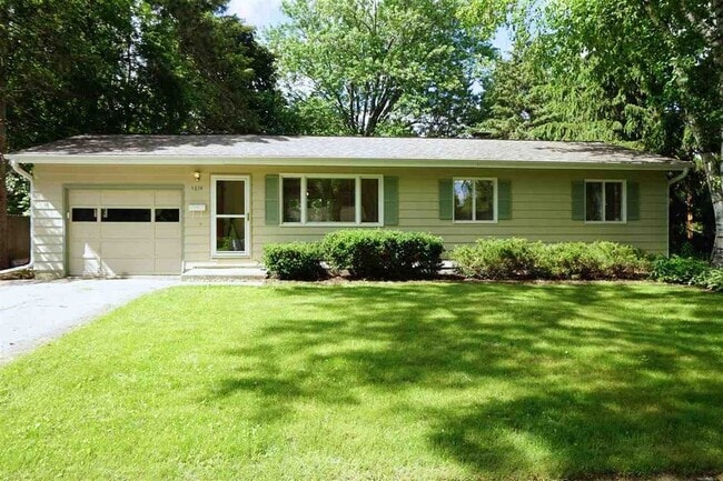 Photo - 5814 Meadowood Dr House