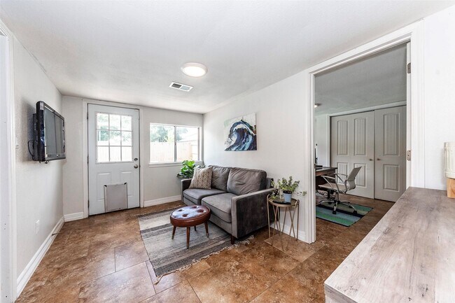 Photo - 11 10th Ave N