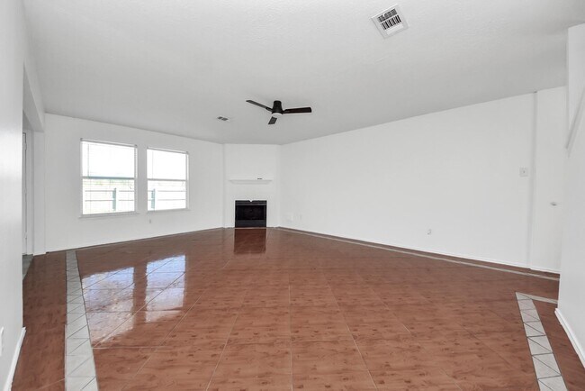 Photo - 403 Willow W Dr