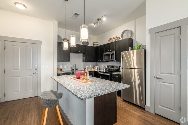 1BR, 1BA - 731SF - Kitchen